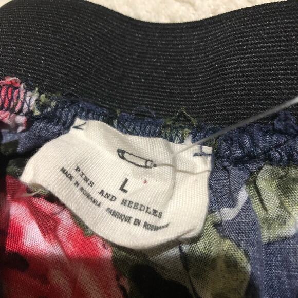 Urban Outfitters Floral Roses A-Line Skater Short Skirt Women Large Gray Red - Picture 5 of 8